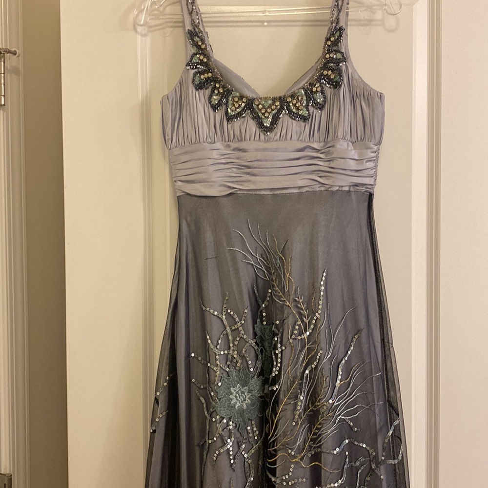 Beautiful gown - Picture 6 of 6